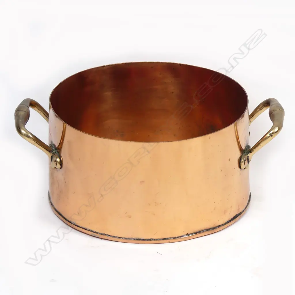 A large 9 quart copper stock pot Image 1++