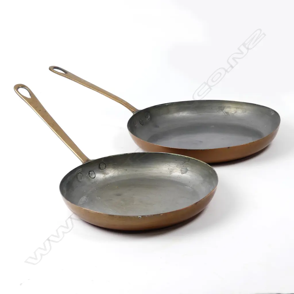 Two vintage copper sauté pans Image 1++