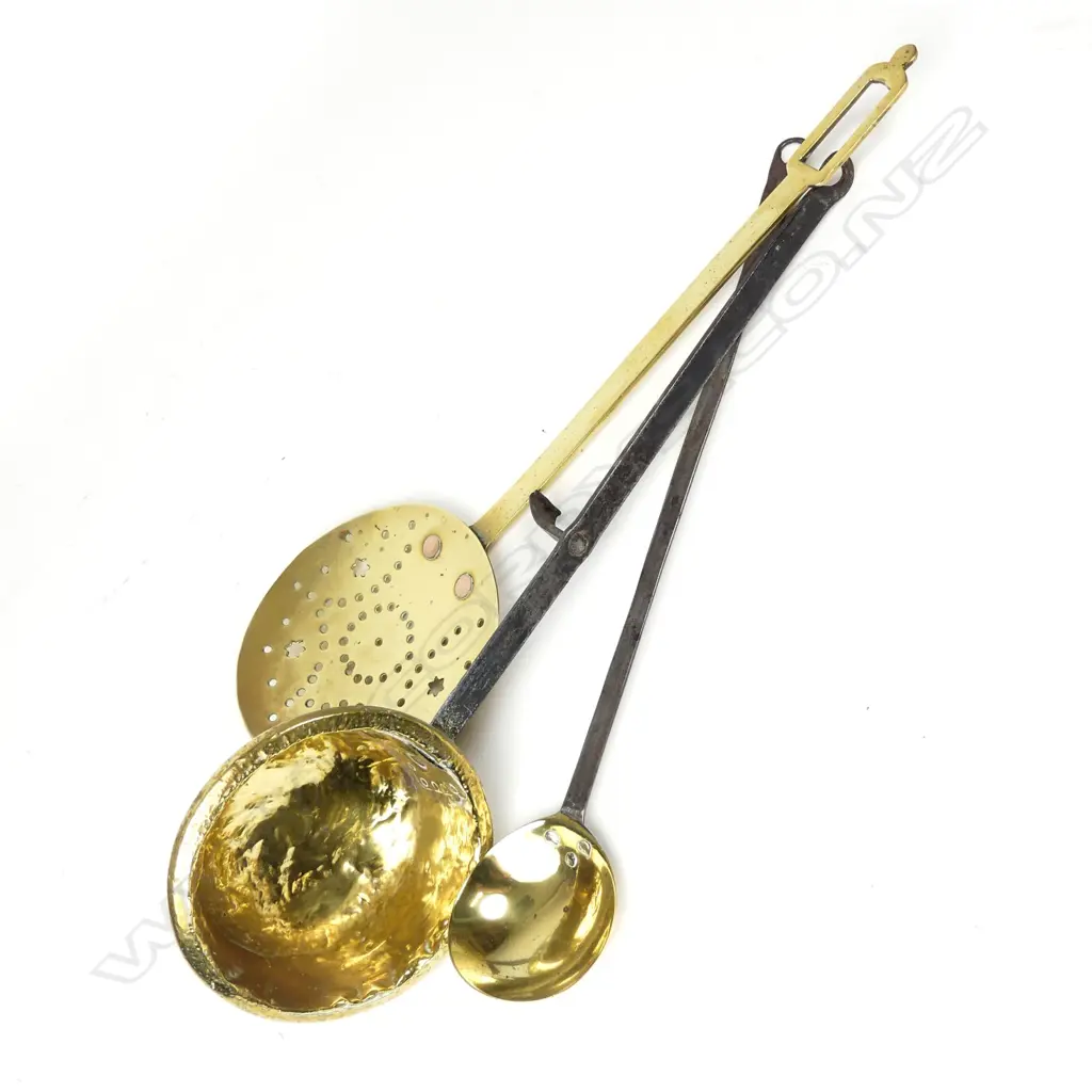 A brass cream skimmer Image 1++