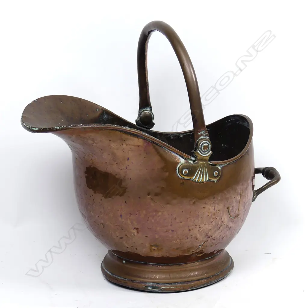 A Victorian copper coal scuttle Image 1++