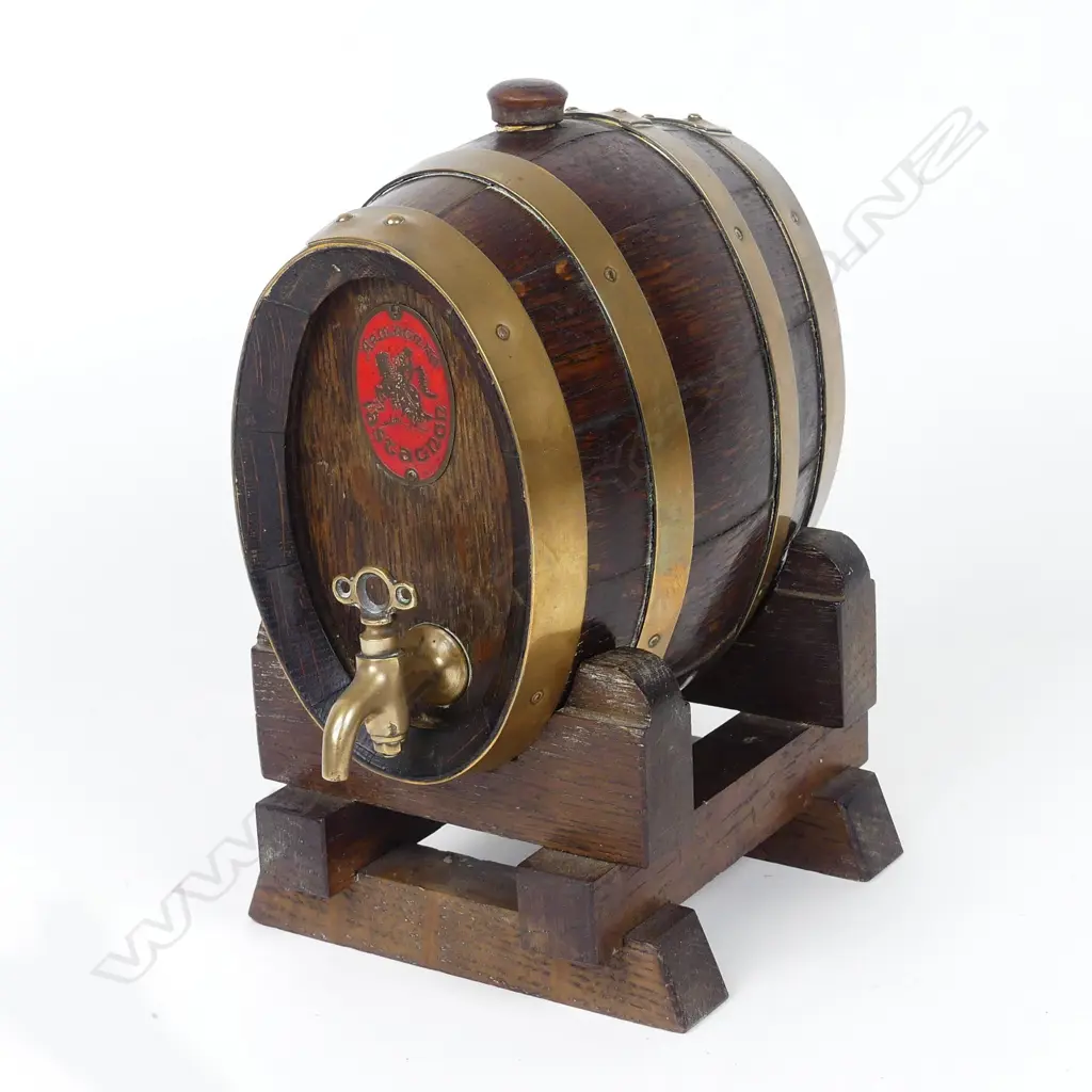 An early 20thC Castagnon Armagnac oak brandy barrel Image 1++