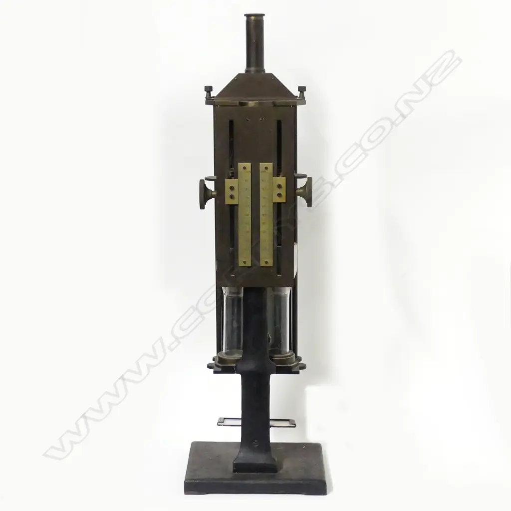 An antique instrument for comparative measurement of two liquids Image 1++