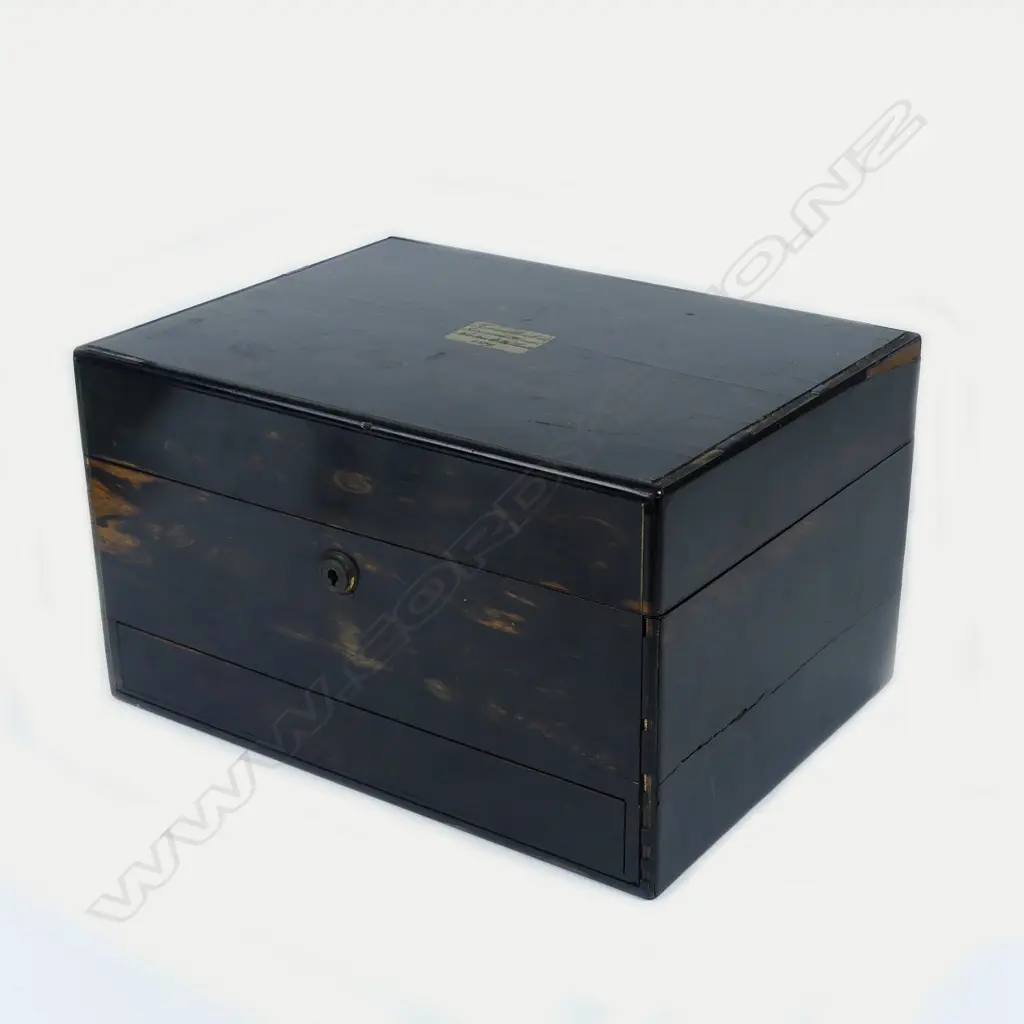 A Victorian coromandel wood vanity case Image 1++