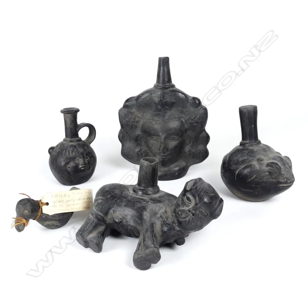 Five pieces of South American pottery Image 1++