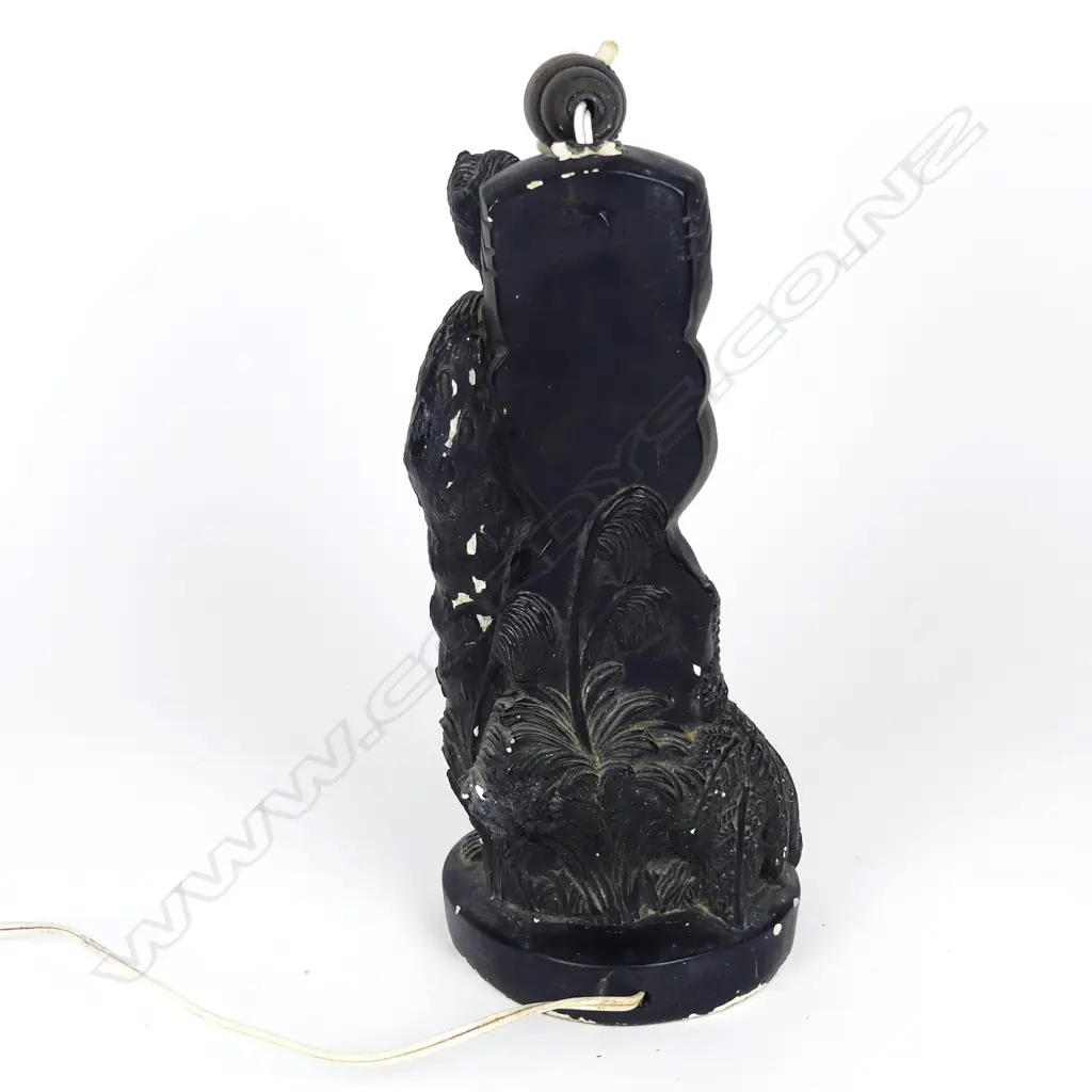 A vintage NZ plaster lamp Image 1++