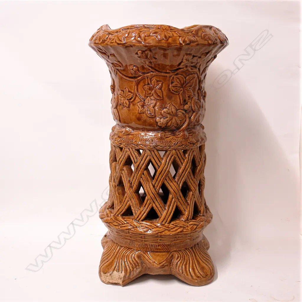 A rare N.Z. colonial Benhar pottery umbrella stand Image 1++