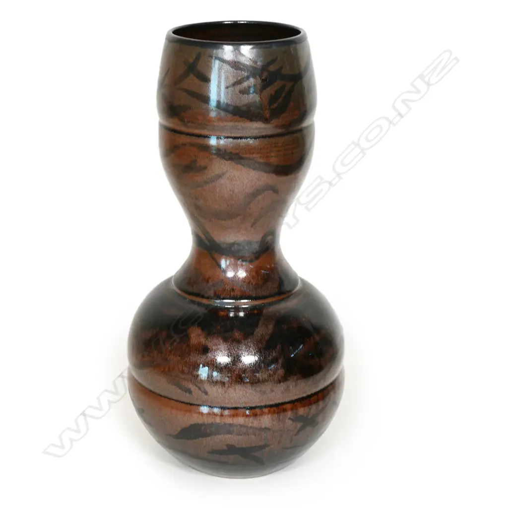 Anneke Borren tall lustrous brown vase, Image 1++