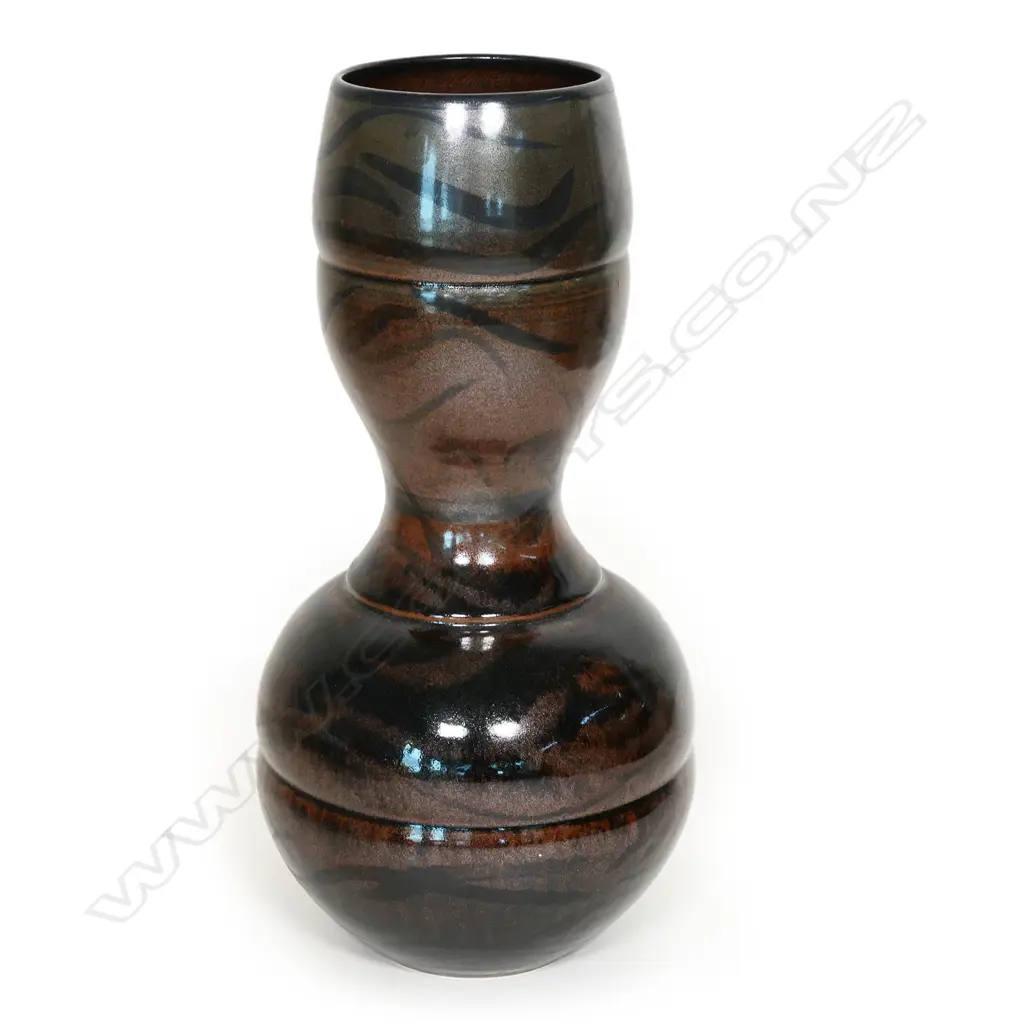 Anneke Borren tall lustrous brown vase, Image 1++