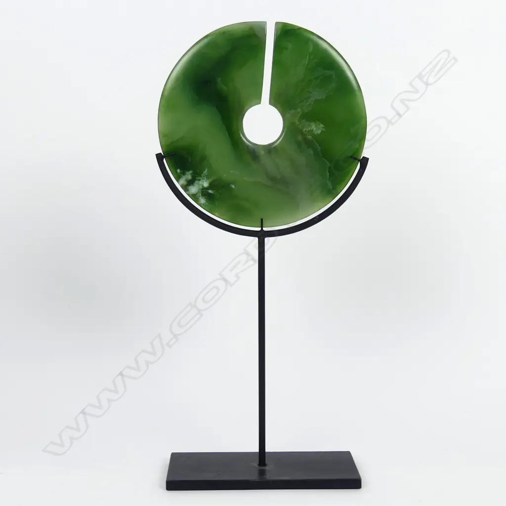 A Chris Charteris pounamu disc Image 1++