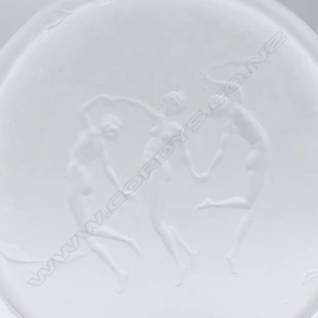 A René Lalique 'Trois Figurines' glass powder box Image 1++