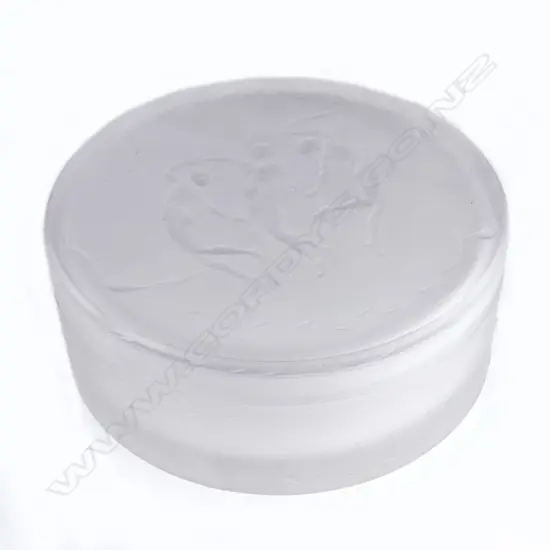 A René Lalique 'Trois Figurines' glass powder box
