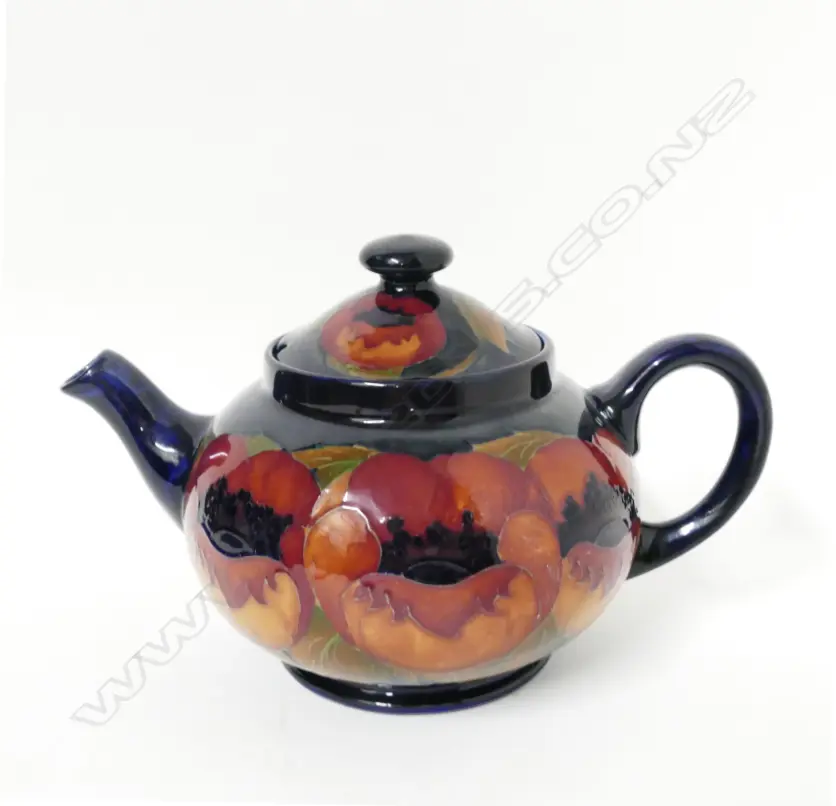 A rare William Moorcroft 'Poppy' teapot Image 1++