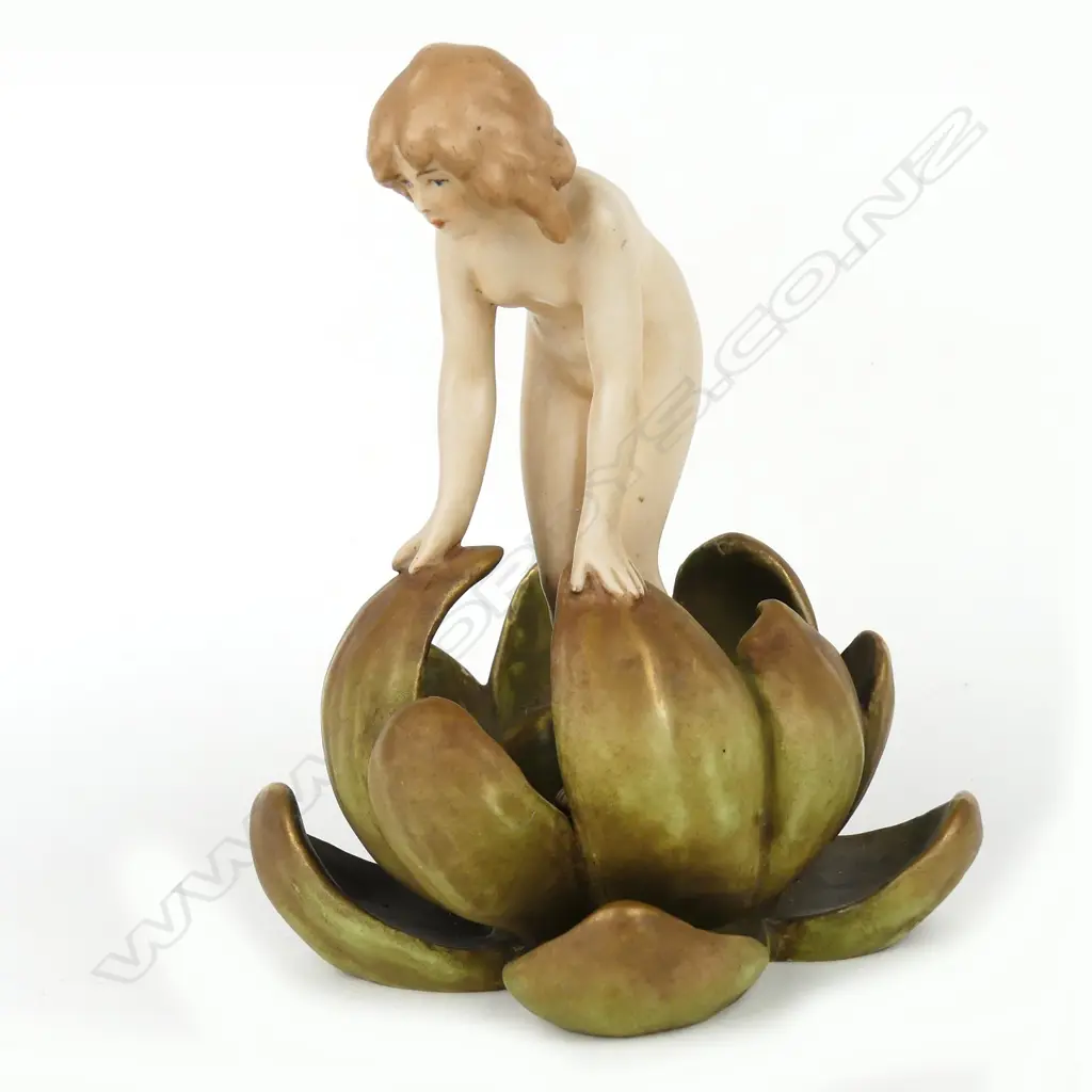 An early 1900s Royal Dux figurine Image 1++