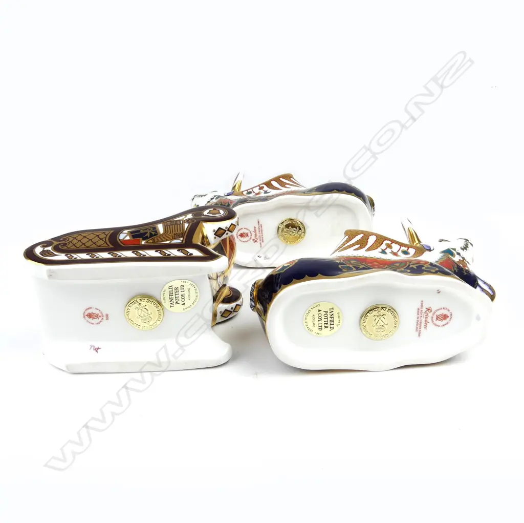 A set of three Royal Crown Derby paperweights Image 1++