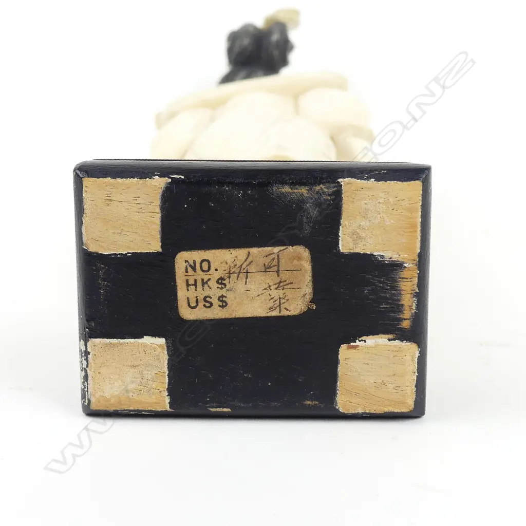 A Chinese ivory figurine of Kuanyin Image 1++