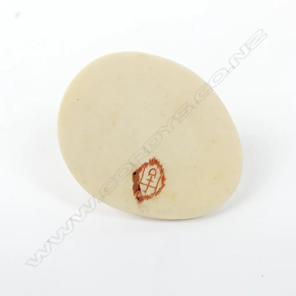 A carved ivory tusk section canister Image 1++