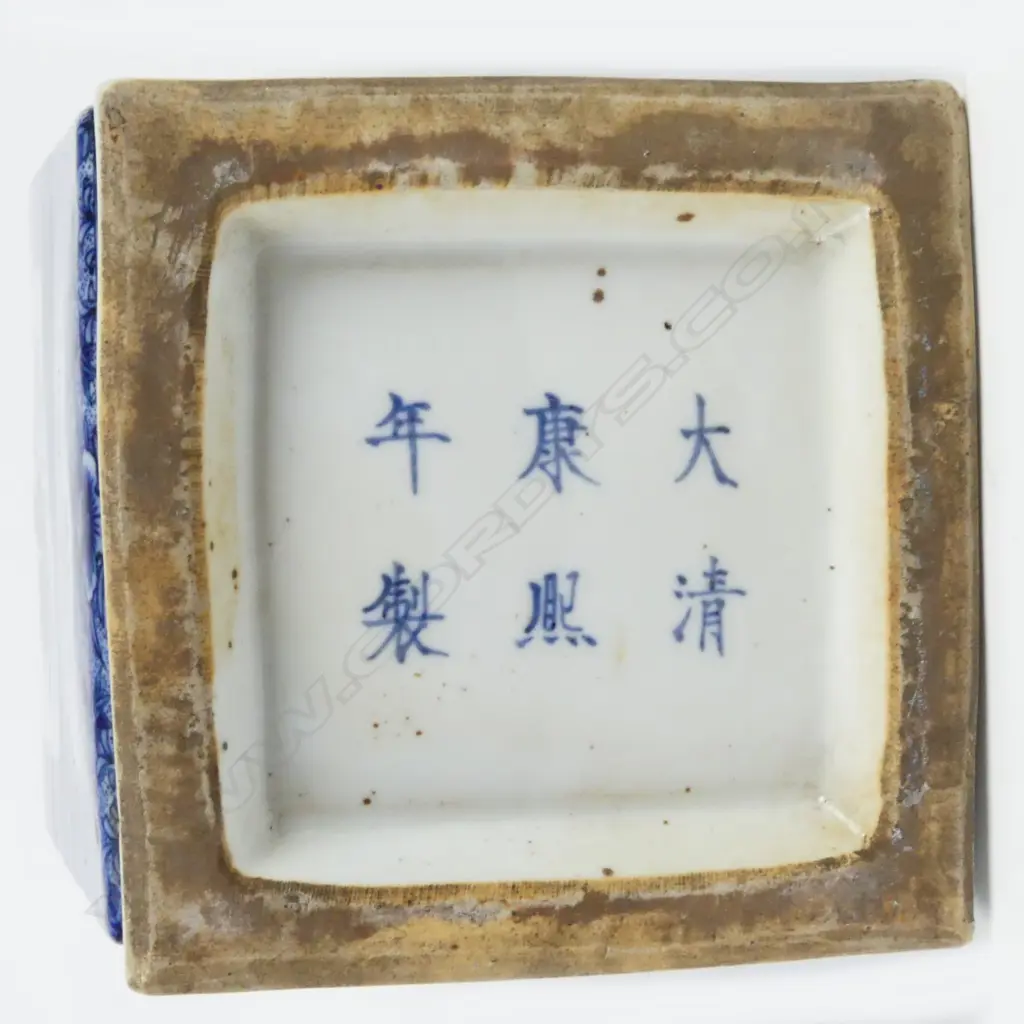 CHINESE SQUARE SHAPED B/W VASE Image 1++