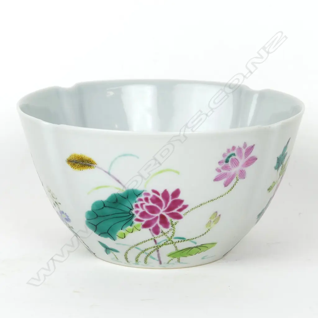 A Chinese famille rose round bowl painted in the 'boneless' technique with no black outline Image 1++