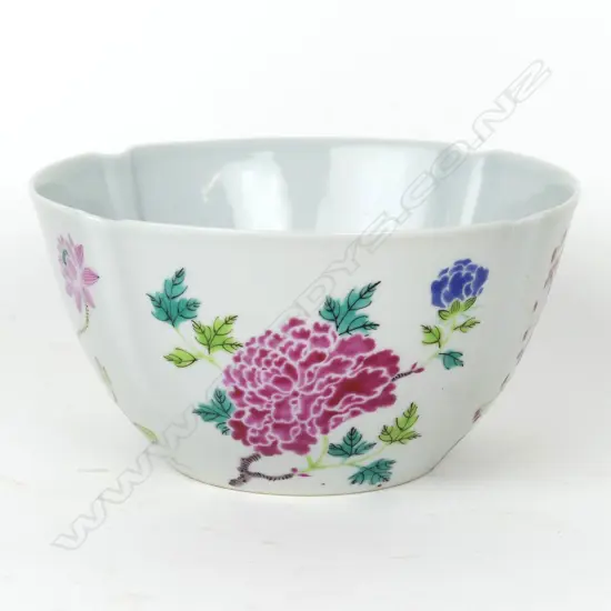 A Chinese famille rose round bowl painted in the 'boneless' technique with no black outline