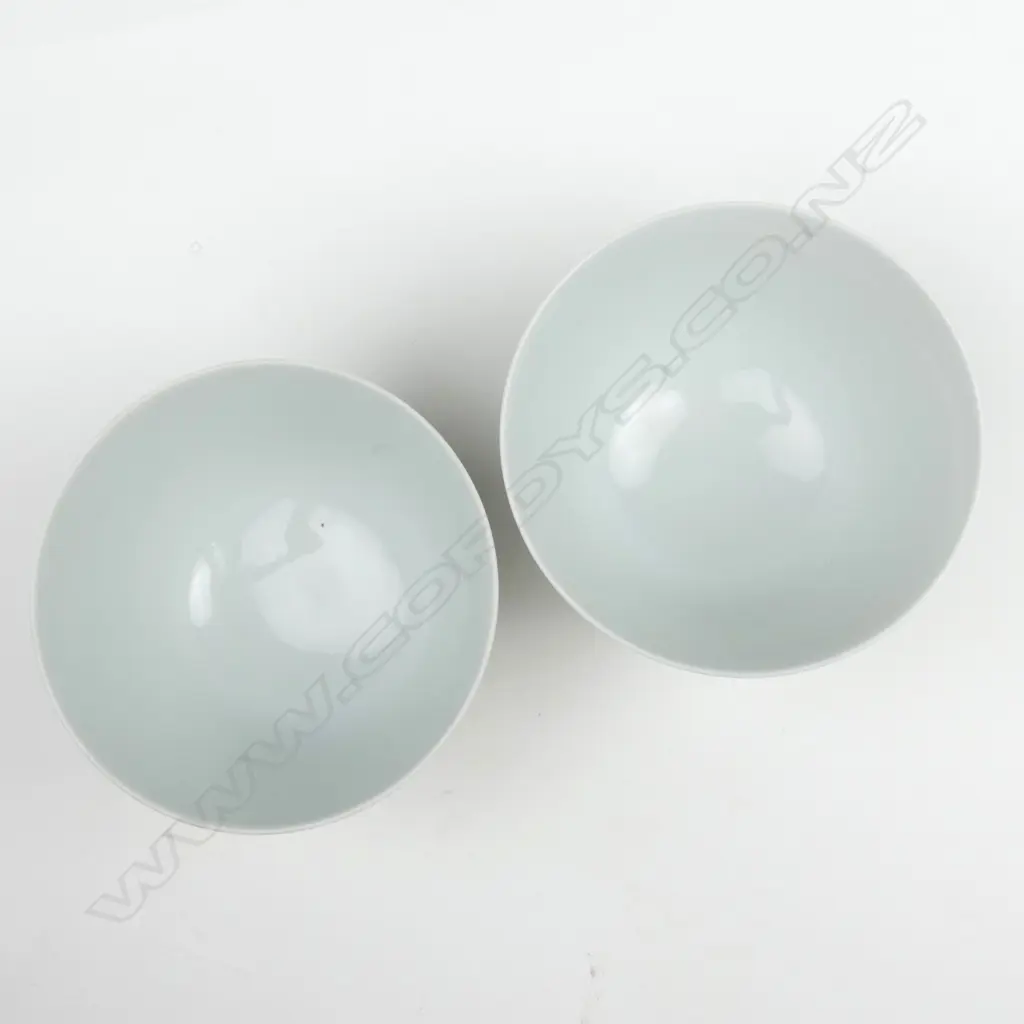 A pair of Imperial quality white glazed Chinese bowls Image 1++