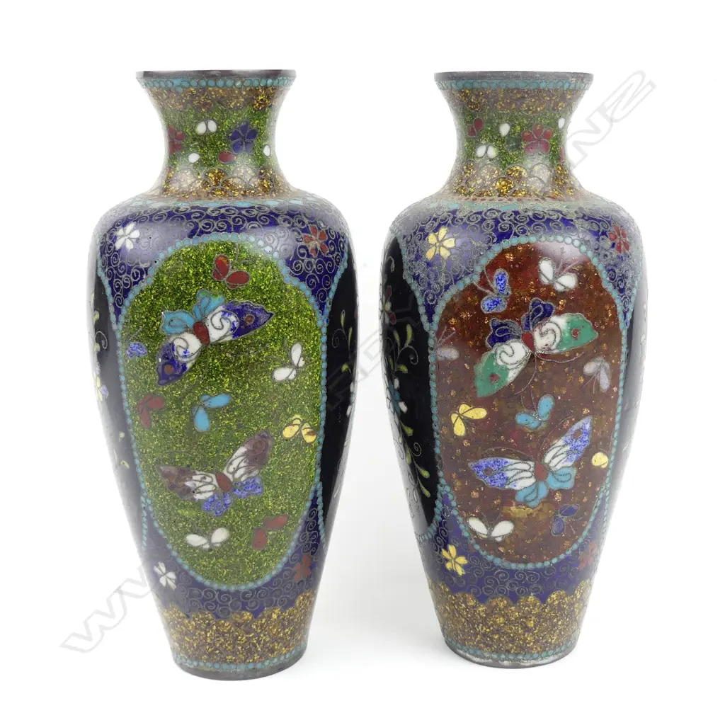 A pair of cloisonné vases Image 1++