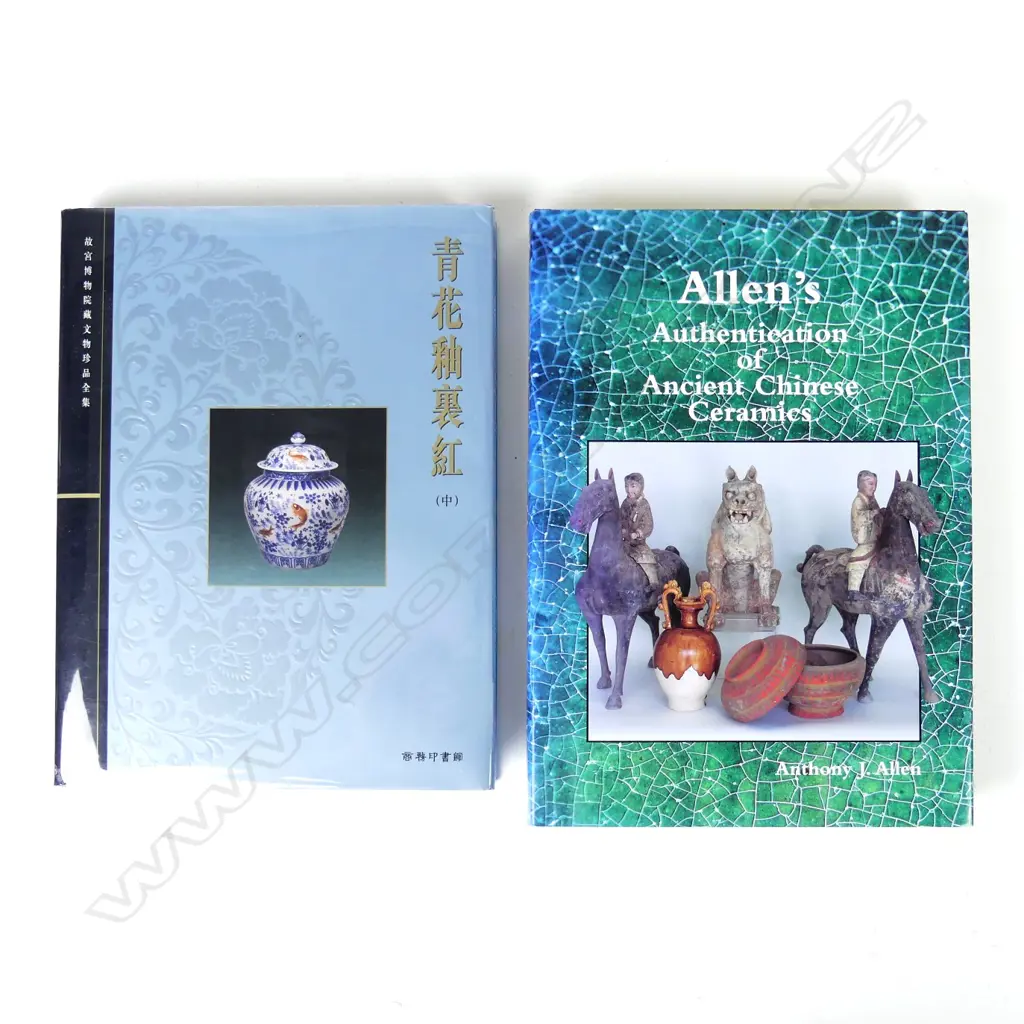 Two antique Chinese ceramic reference books Image 1++