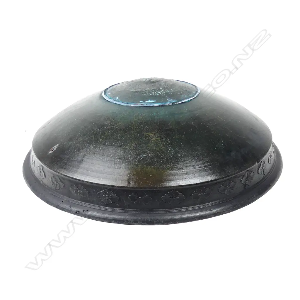 An old Japanese bronze large bowl Image 1++