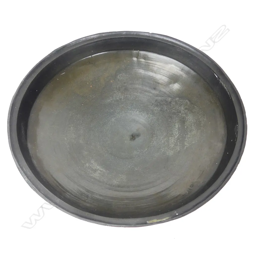 An old Japanese bronze large bowl Image 1++