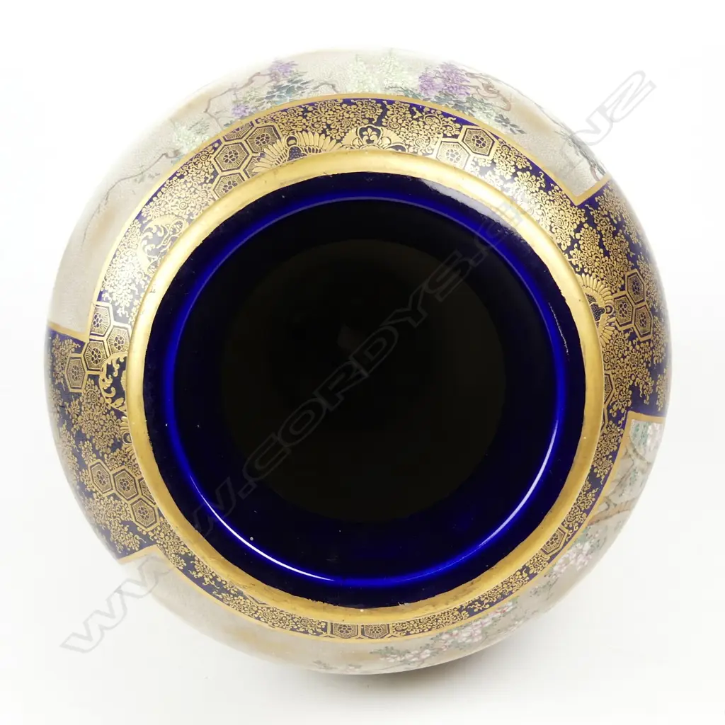 A large and impressive Meiji period Satsuma vase Image 1++