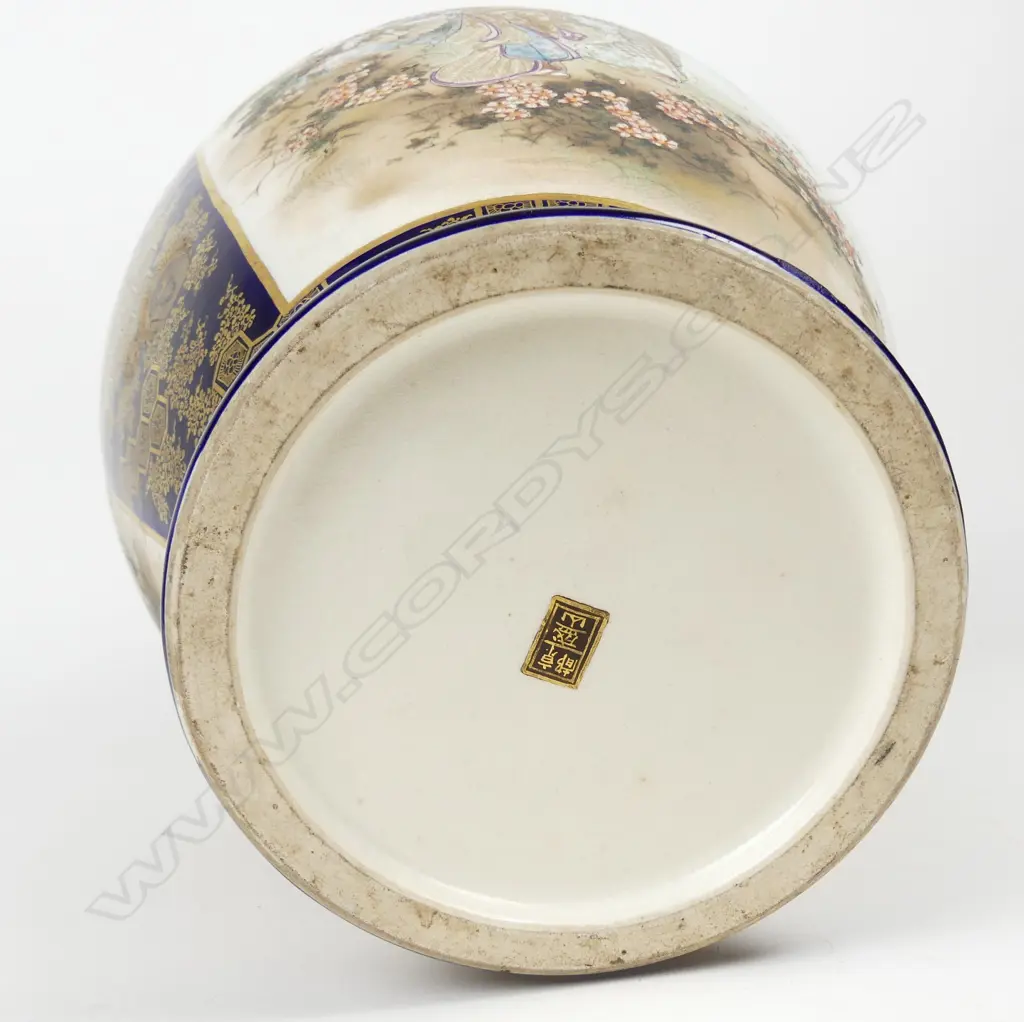 A large and impressive Meiji period Satsuma vase Image 1++