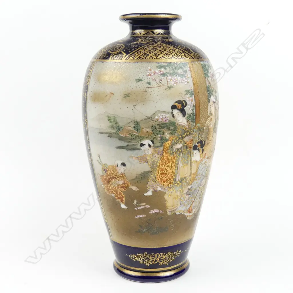 A Satsuma vase Image 1++