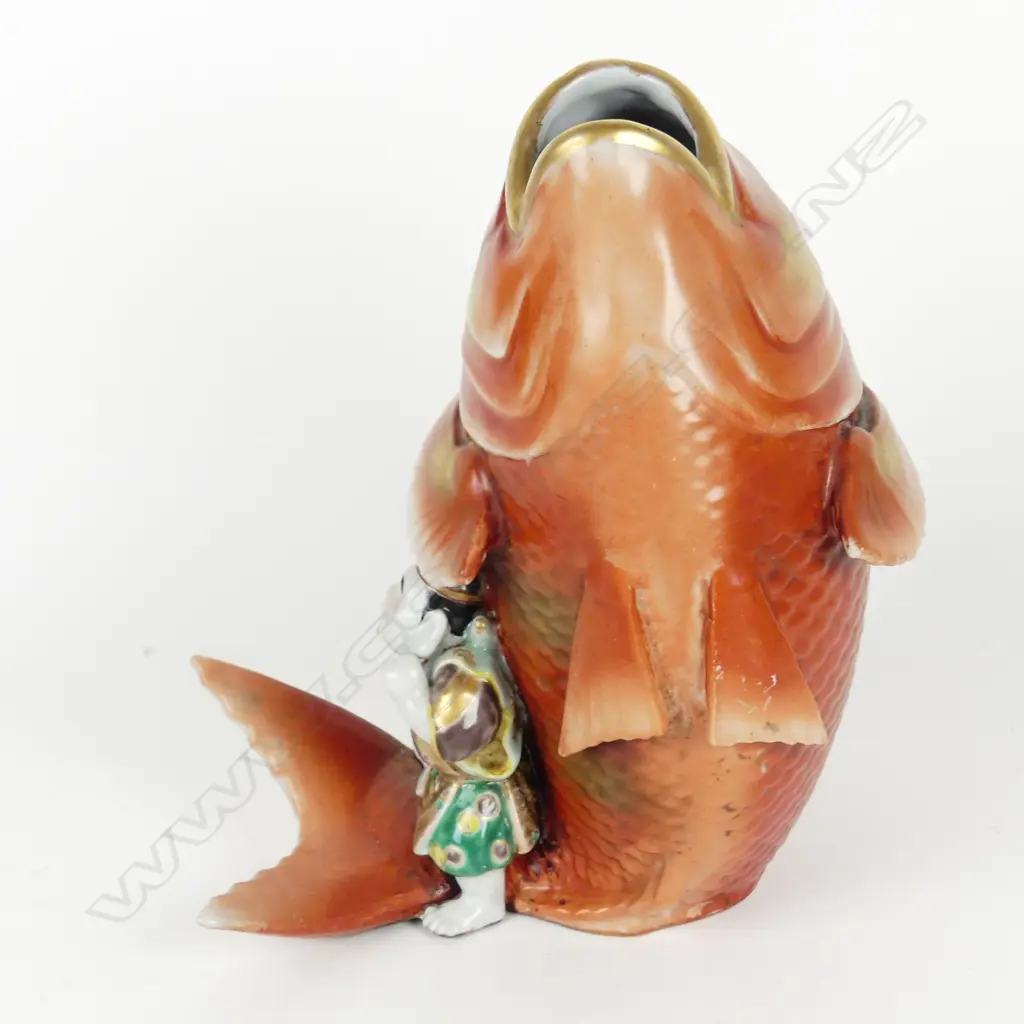 A Japanese Meiji period large Kutani fish vase Image 1++
