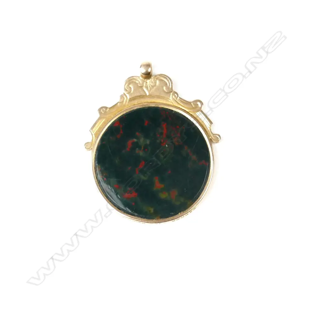 A c.1900 9ct. yellow gold and bloodstone Masonic pendant Image 1++