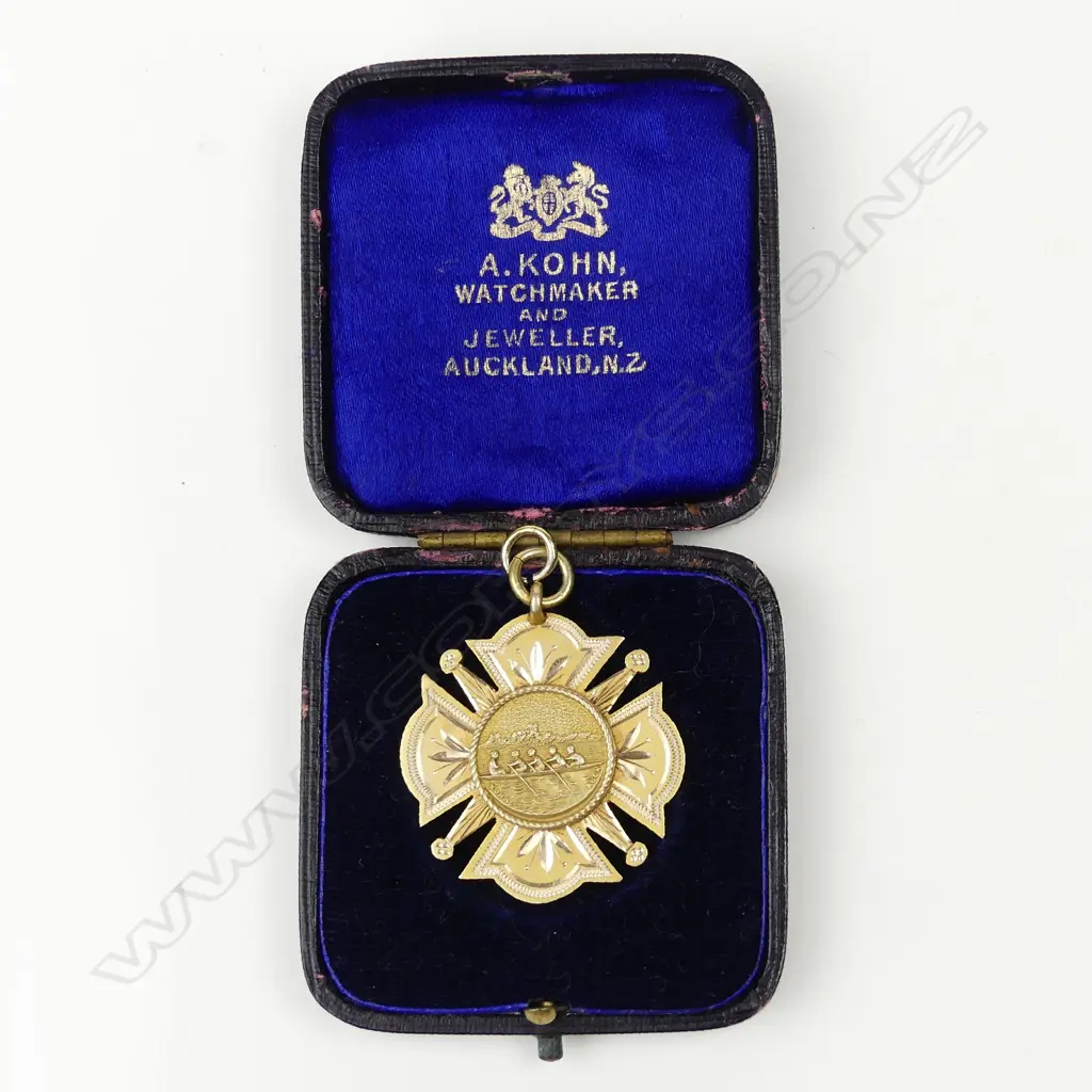 Adolph Kohn 9ct. gilded yellow gold 1917-18 rowing medal Image 1++