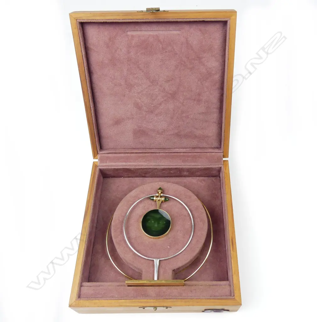 A Donn Salt 14ct gold and pounamu pendant Image 1++