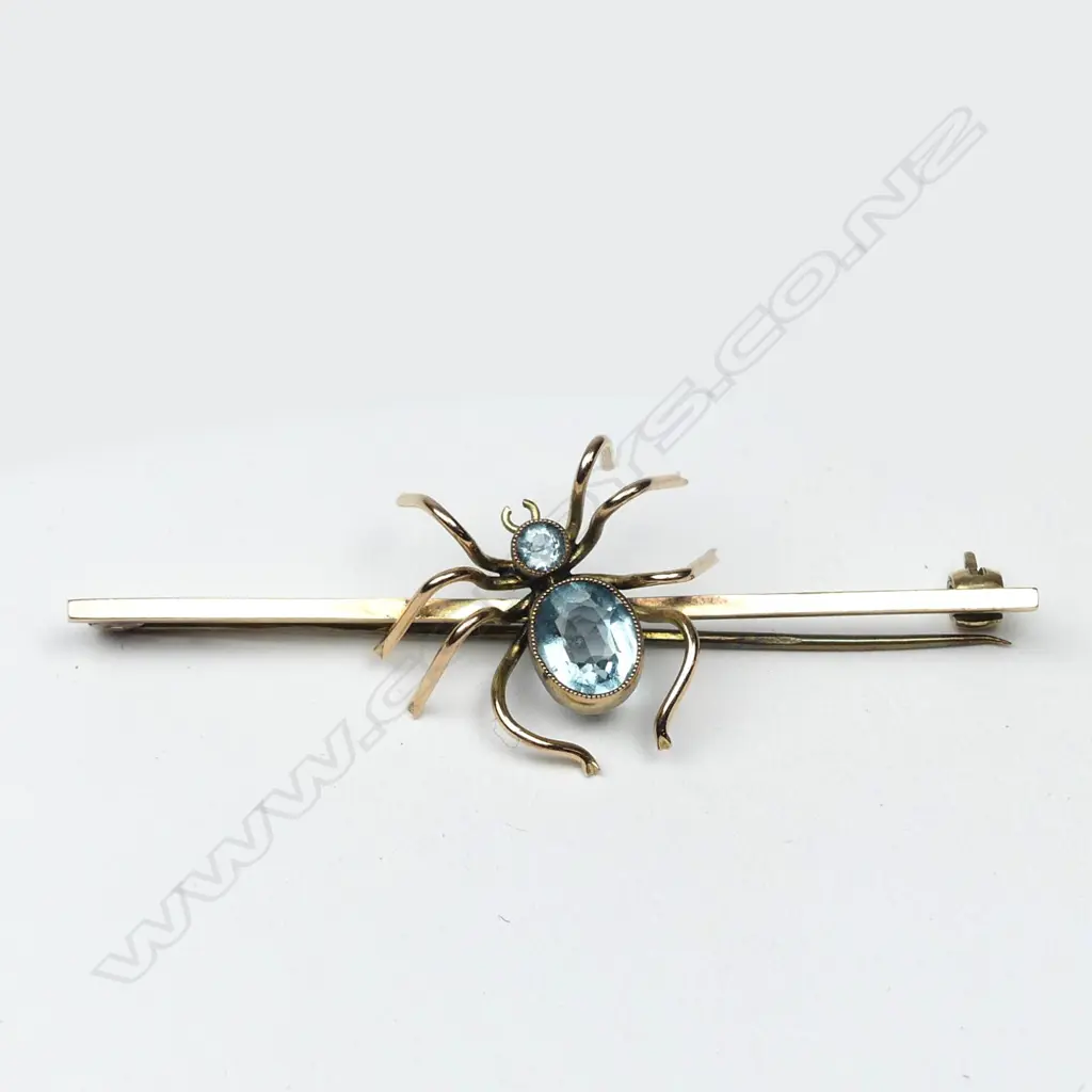 An early 20thC 9ct yellow gold spider brooch Image 1++