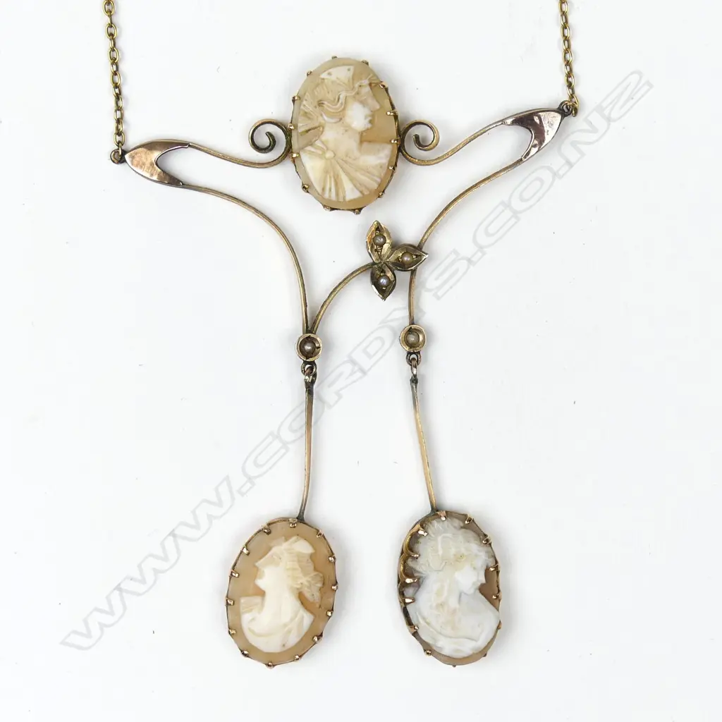 An Edwardian Art Nouveau 9ct rose gold and cameo necklace Image 1++