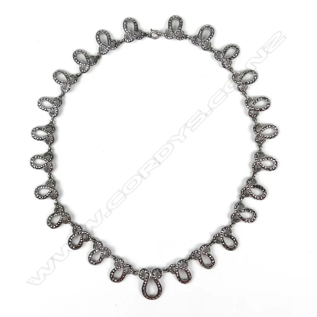 A vintage marcasite necklace Image 1++