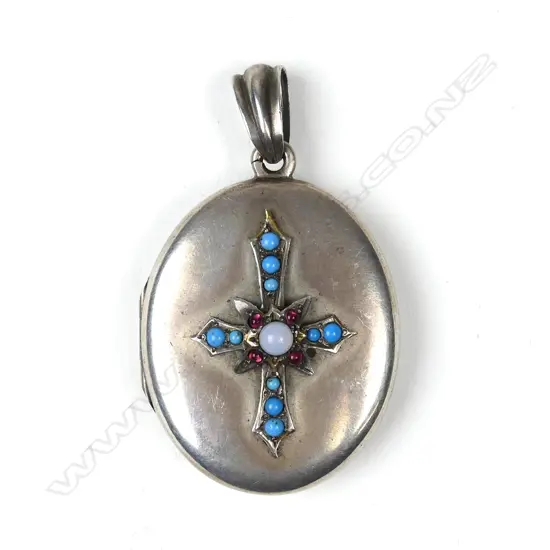 An early 20thC silver locket