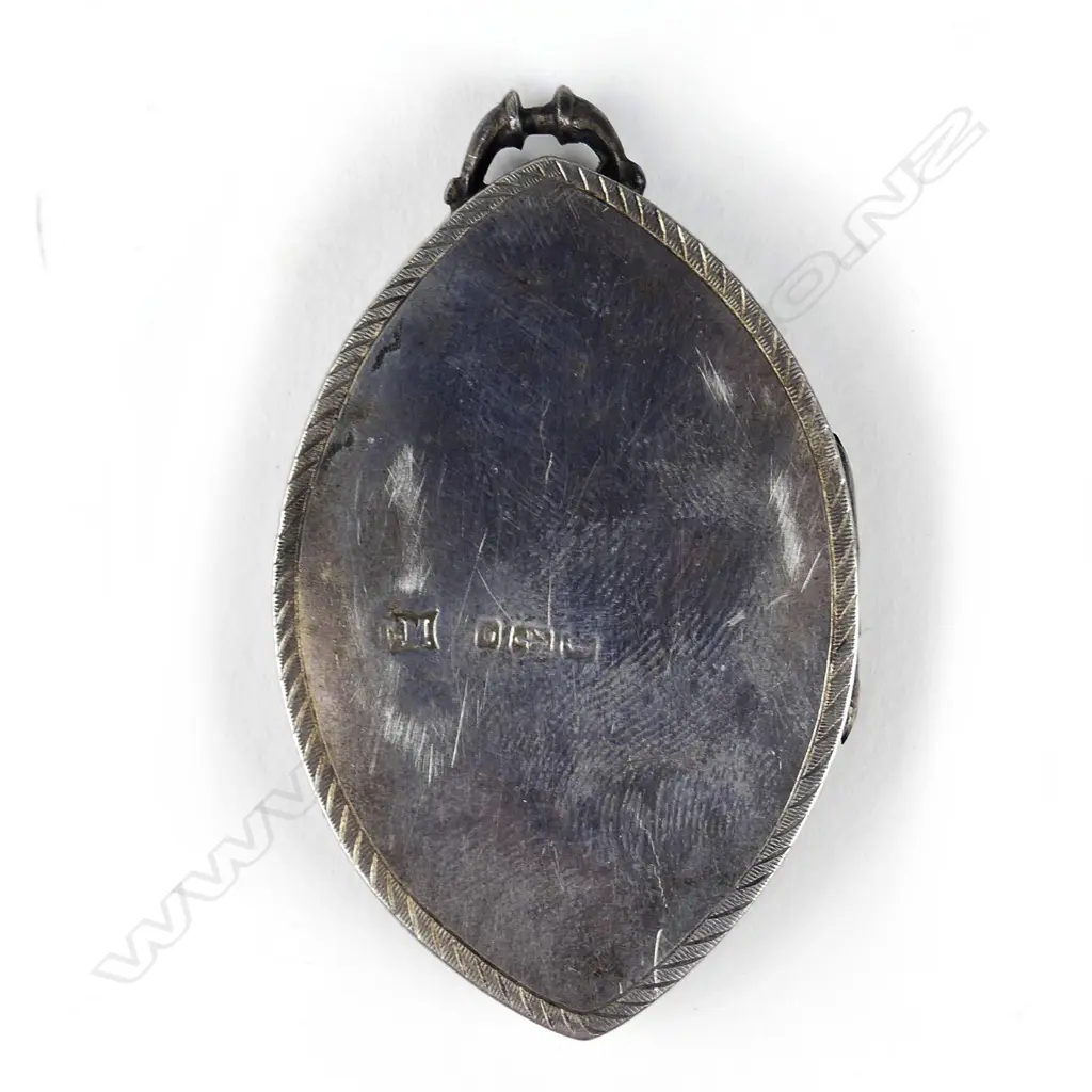 A Victorian silver pendant locket Image 1++