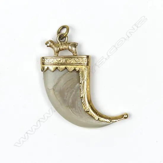 An 18ct gold and tiger claw pendant