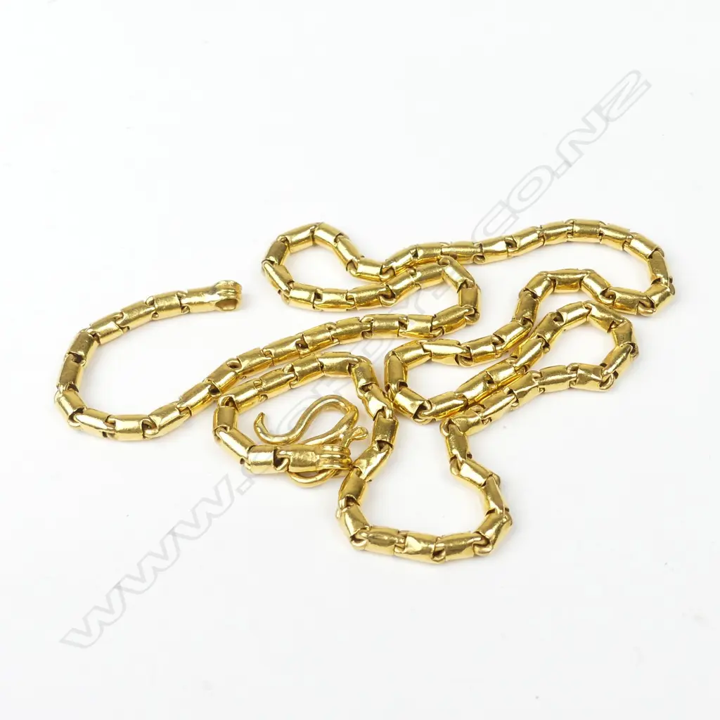 A 22ct gold chain necklace Image 1++