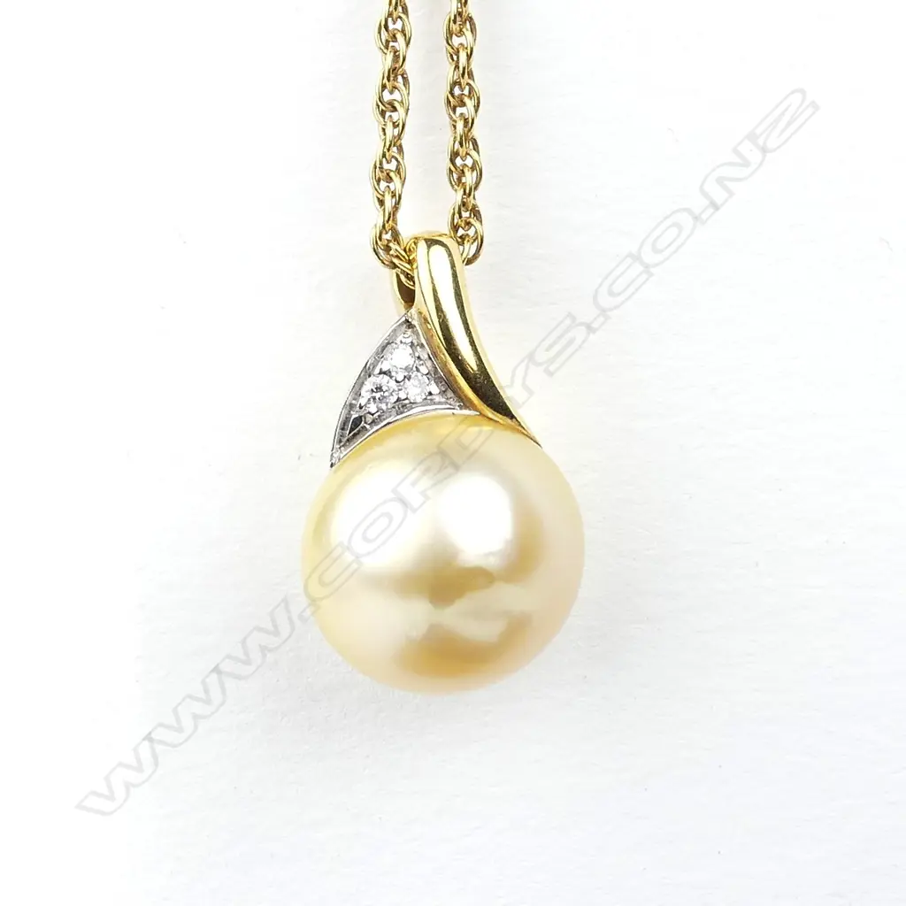 An 18ct gold pearl and diamond pendant Image 1++