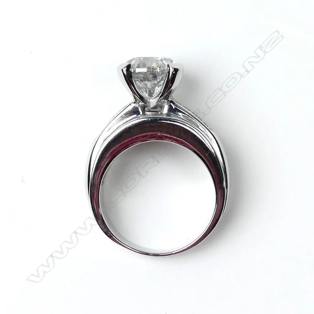 A 14ct white gold and 5.05ct diamond ring Image 1++