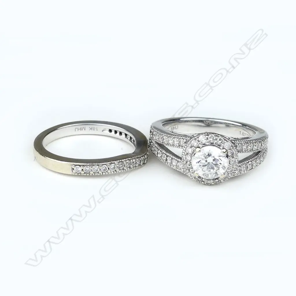 An 18ct white gold and diamond ring set Image 1++