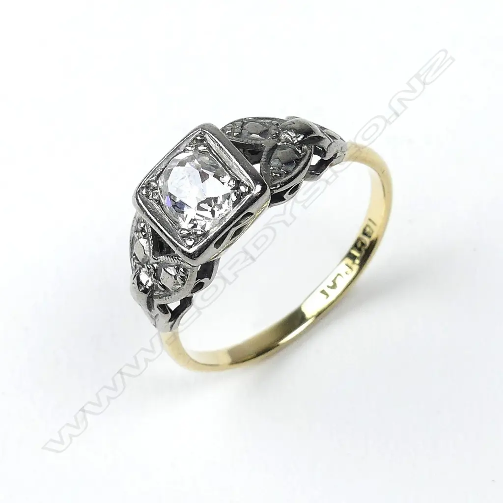 An estate 18ct gold and platinum diamond ring Image 1++