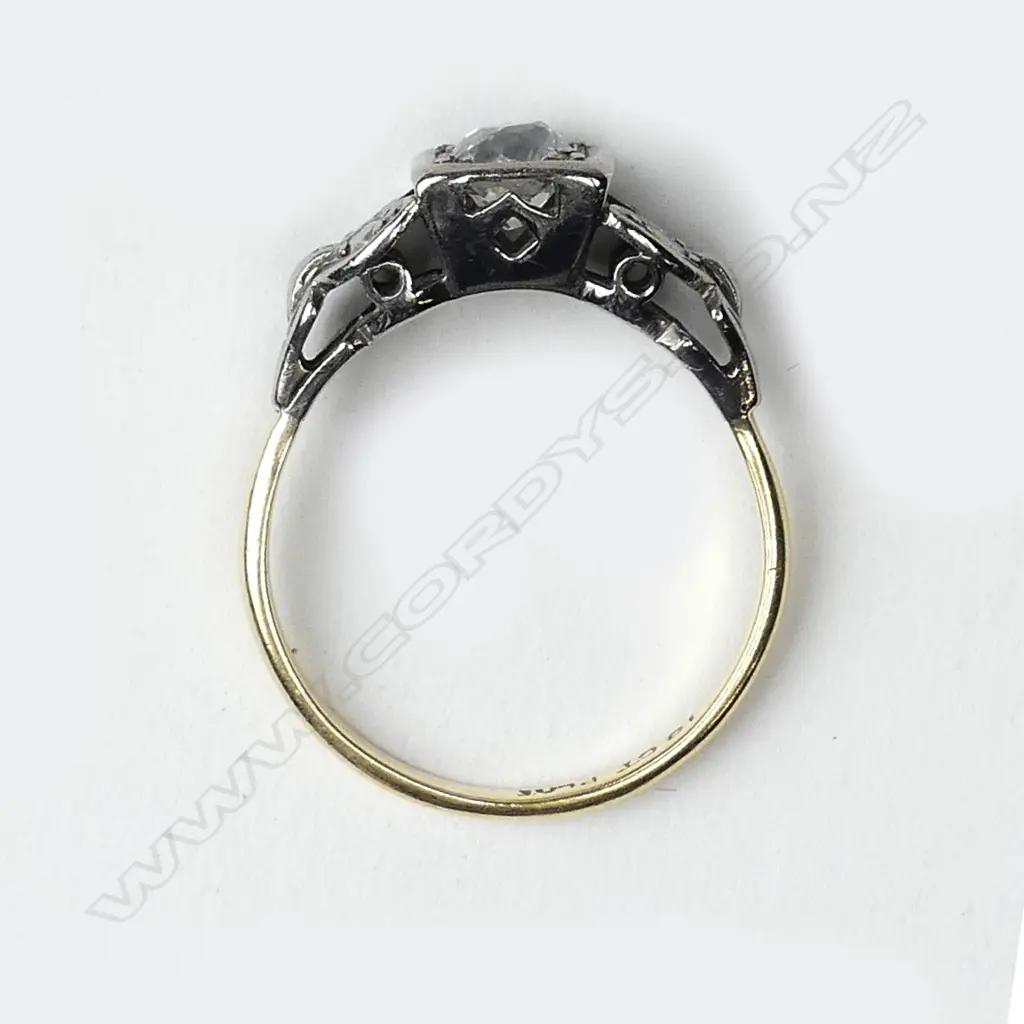 An estate 18ct gold and platinum diamond ring Image 1++