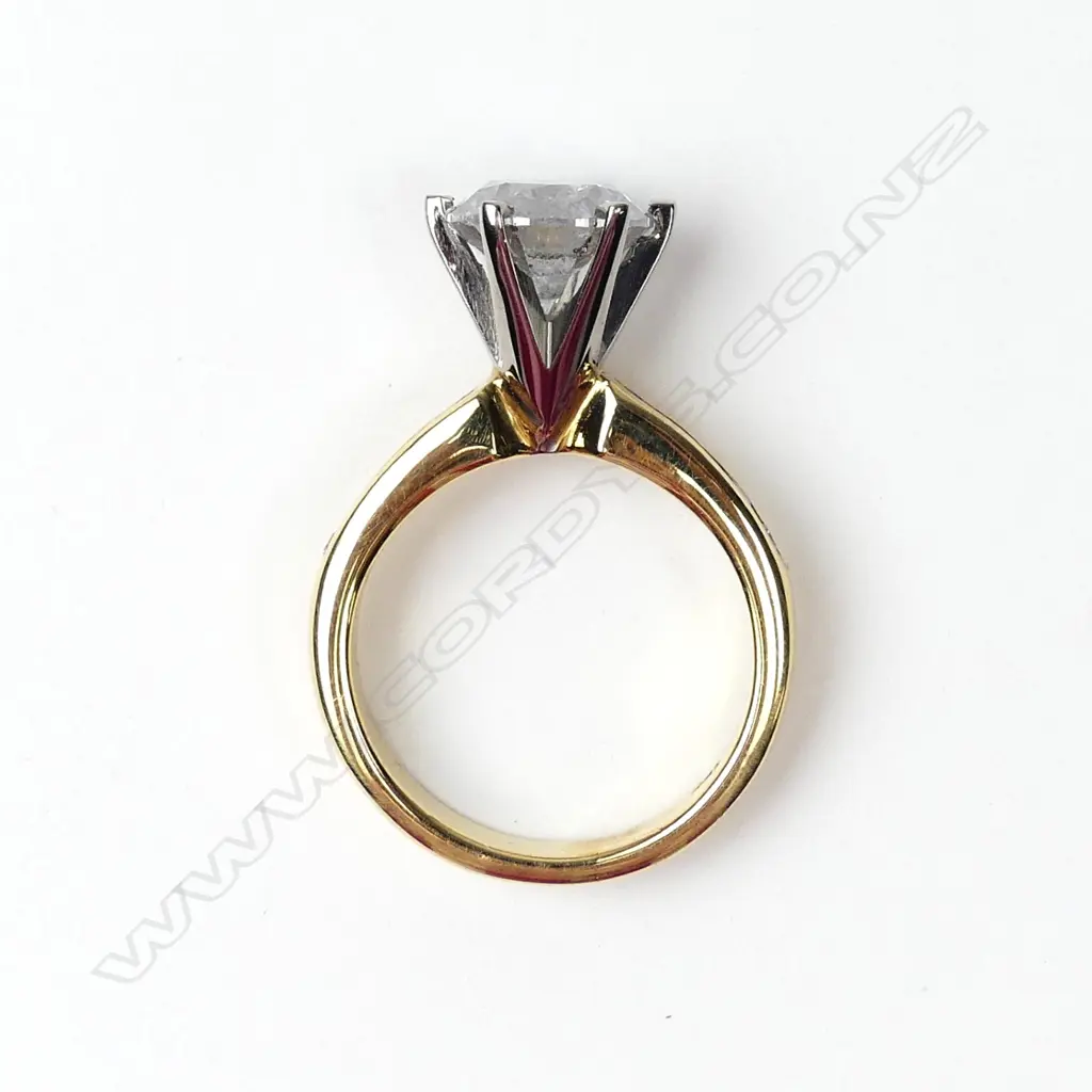 An 18ct gold and 2.02ct diamond ring Image 1++