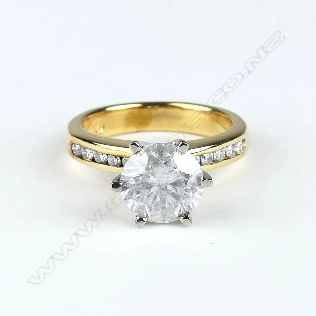 An 18ct gold and 2.02ct diamond ring Image 1++