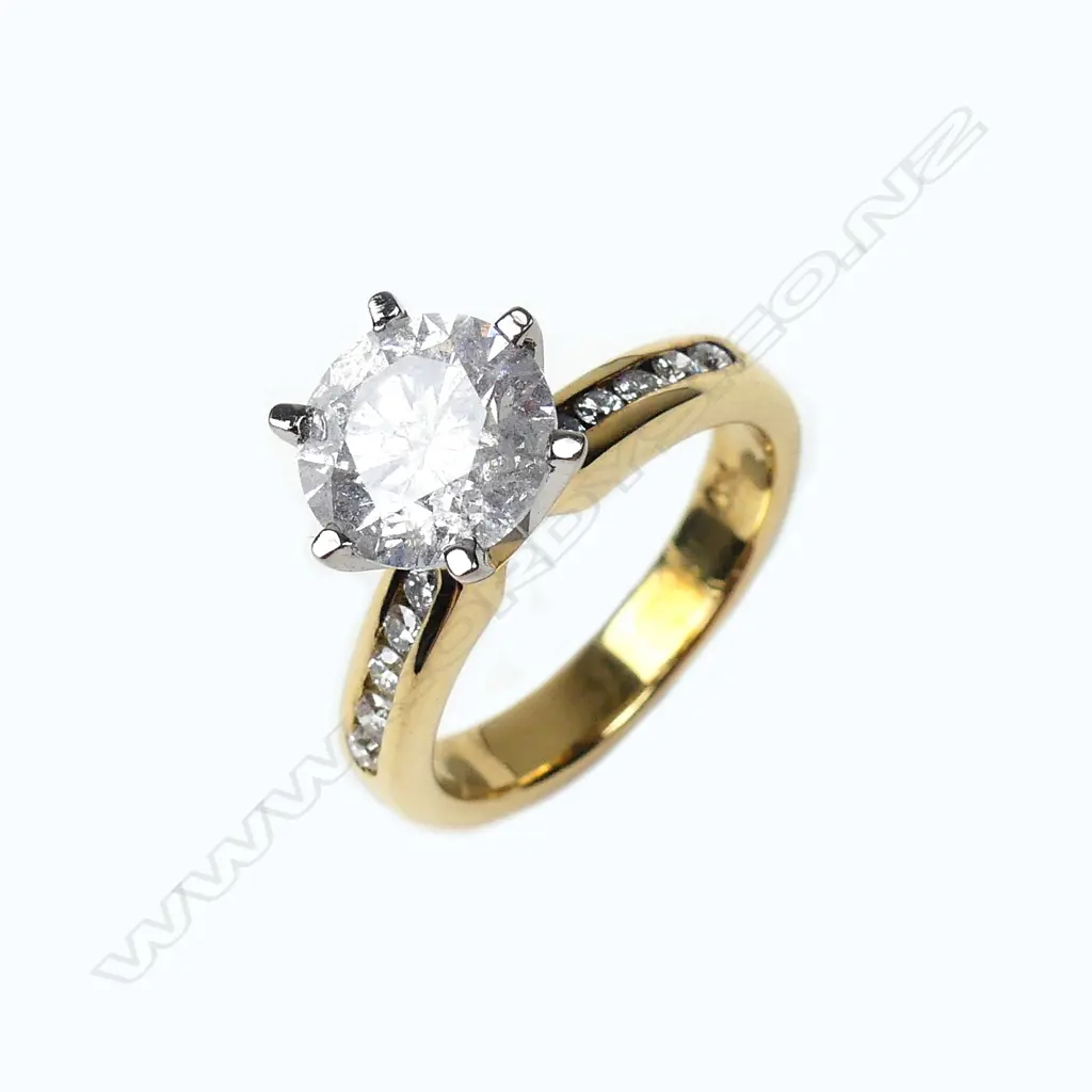 An 18ct gold and 2.02ct diamond ring Image 1++